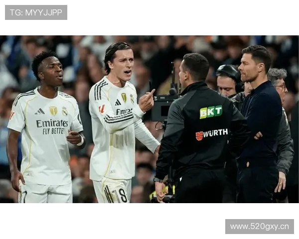 皇马战术僵化与更衣室裂痕显现,豪门根基面临稳定性考验 皇马战术僵化与更衣室裂痕显现,豪门根基面临稳定性考验