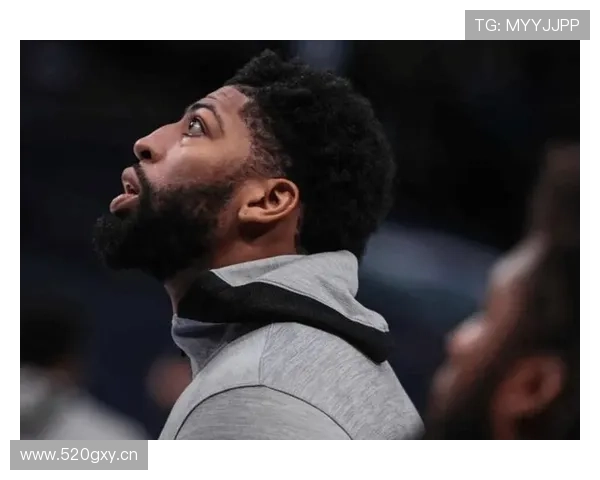 戴维斯这生活节奏也太反差了，场上猛如虎，私下却像邻家大叔一样随性