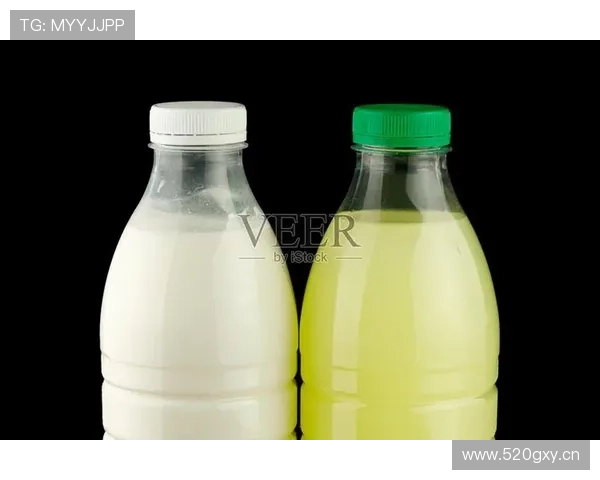 杨千霖家的冰箱里塞满了蛋白粉，连饮料都喝零卡的